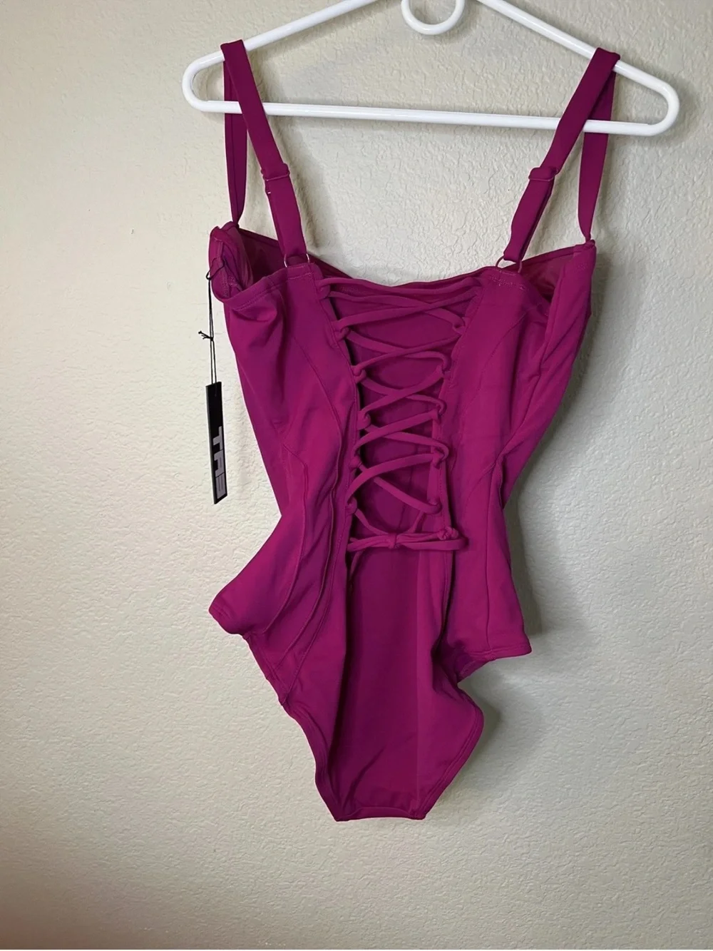 TA3 | NWT Lushy XL Short Full Coverage Cup size J/K in Berry